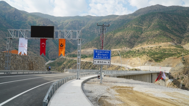 Türkiye'nin en yüksek köprüsü açıldı